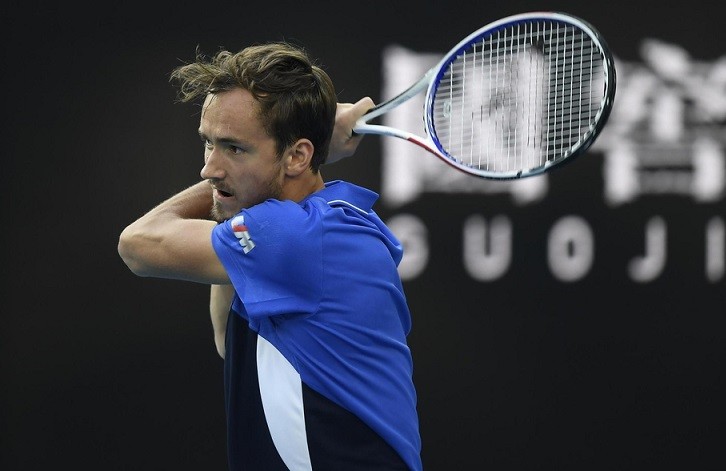  西西帕斯单反绝技频现，力克强敌晋级八强