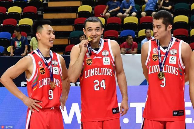  广州龙狮防守反击，爆冷击败浙江广厦队