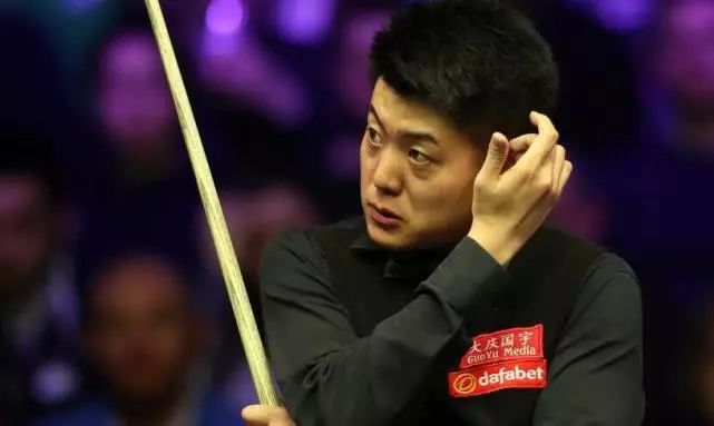  鲍里妮化解赛点逆转晋级次轮