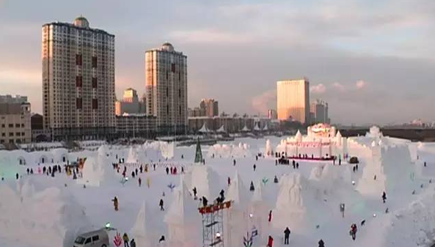  跨国友谊赛精彩纷呈，文化交流架起桥梁  