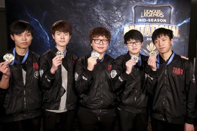  跨国组合默契十足，内外连线撕裂防线